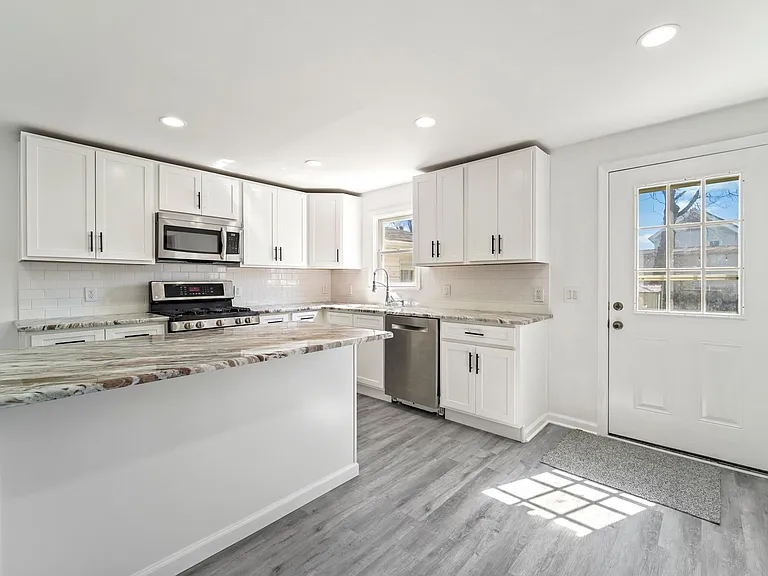 133 Augusta St — Photo 9