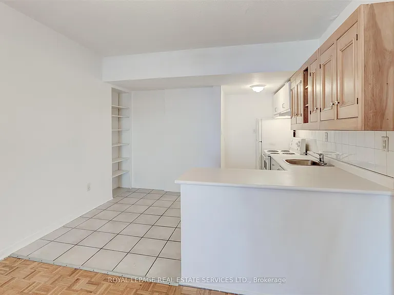1530 King St W #101 — Photo 6