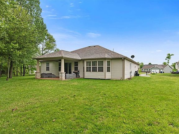 3rd image of 380 Gardenia Dr