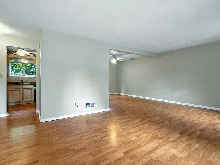 560 Monticello Dr — Photo 4