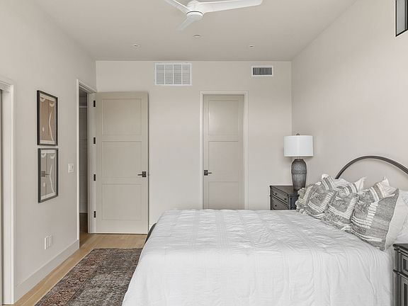 5th image of 1325 N Dewey Ave #1325