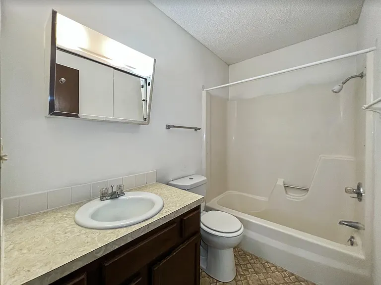 515 S 4th St #15 — Photo 8
