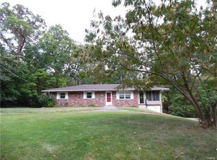 9490 Holy Cross Rd, Fairview Hts, IL 62208