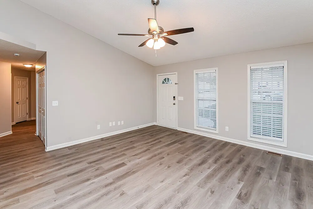 3 bed, 2.0 bath, 1182 sqft, $1,910 — Photo 4