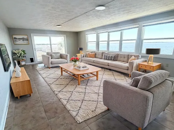 River Road Apartments