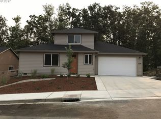 1570 W Tarragon Dr, Roseburg, OR 97471