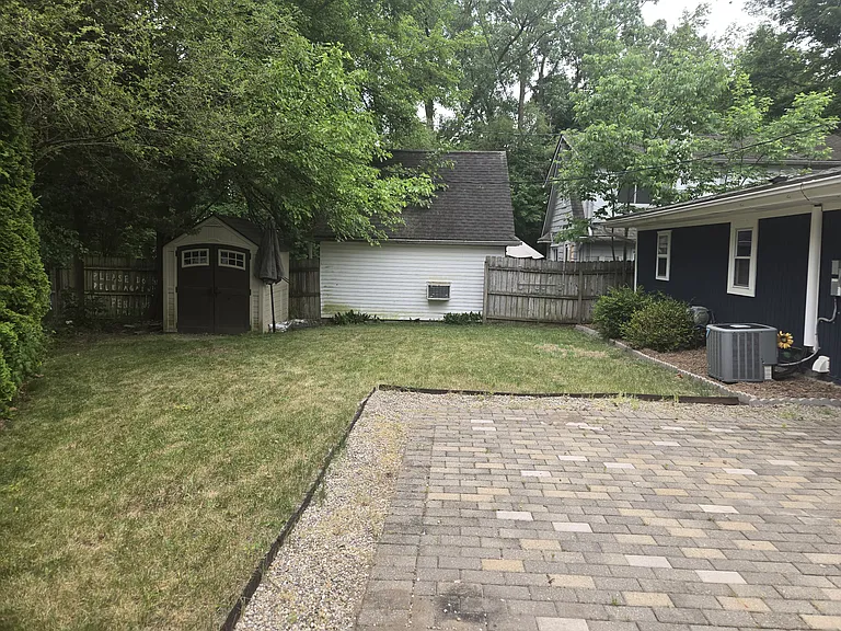 18334 Irving St — Photo 5