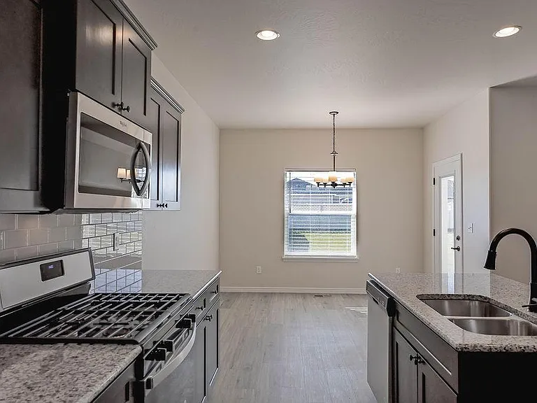 805 Shadowleaf Ave — Photo 6