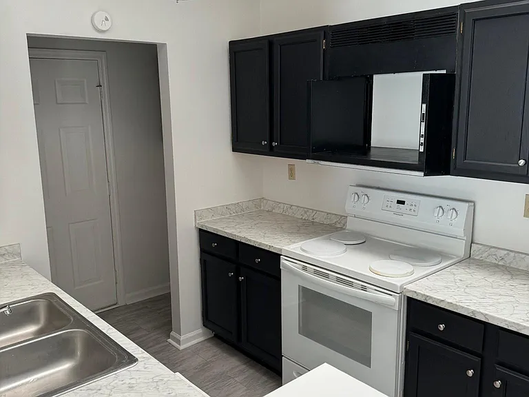 348 Bradford Colony Dr — Photo 9