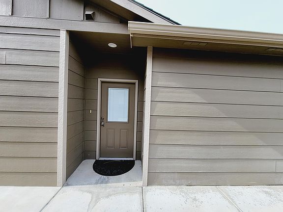 2nd image of 925 W Onewood Pl