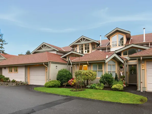 500 Marsett Pl #8, Saanich, BC V8Z 7J1