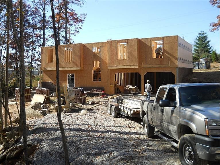 1st image of 3 Aspen Dr