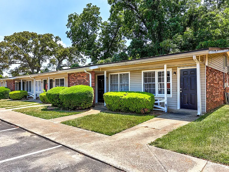 Ashley Oaks — Photo 12
