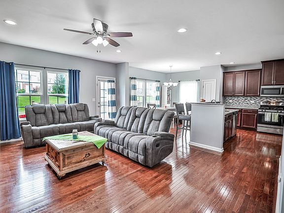 3rd image of 12936 White Pine Way