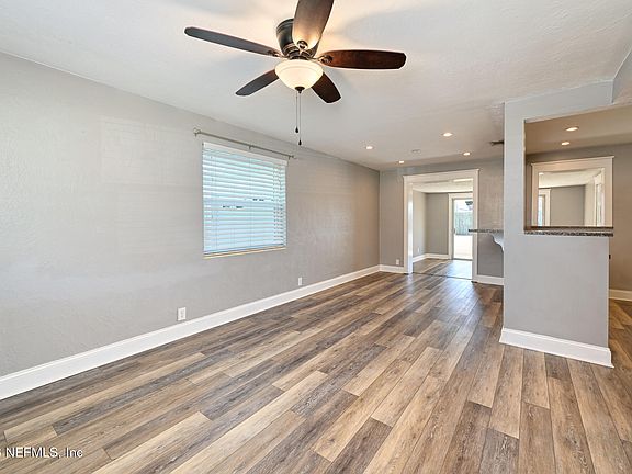 4th image of 836 15TH Avenue N
