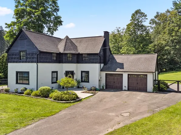 919 Glendale Dr, Endicott, NY 13760