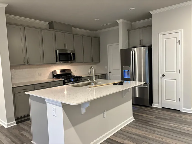 240 Garden Vine 542 Carson — Photo 5