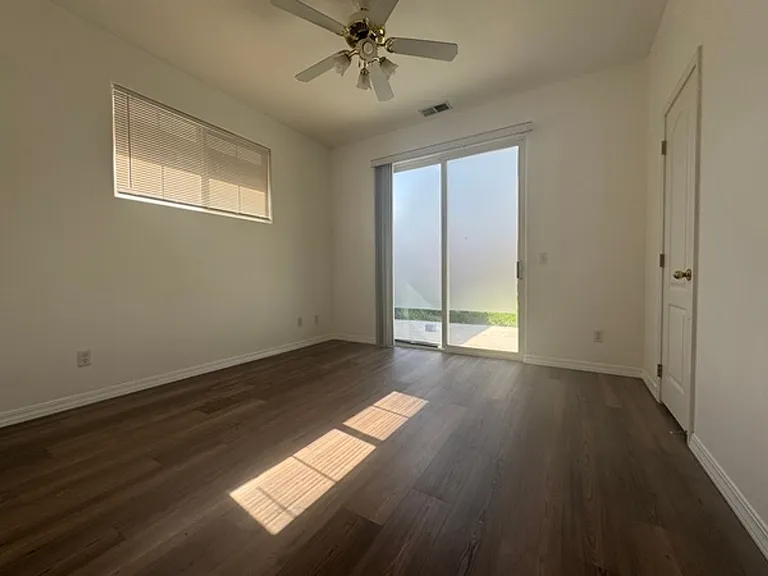 932 Calle Cynthia — Photo 8