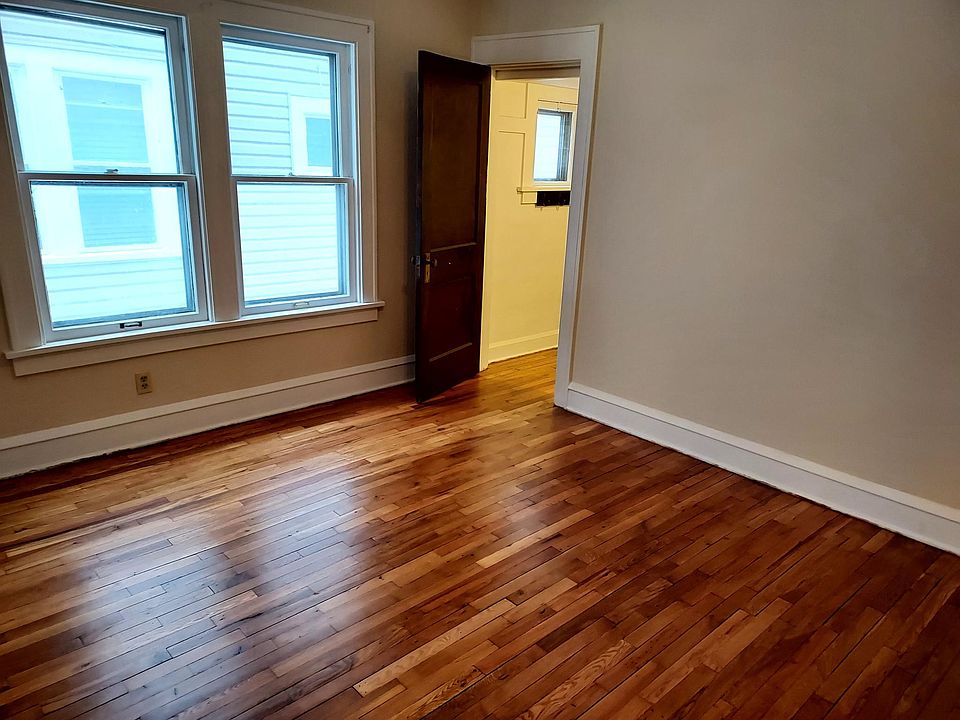 bedroom w/walk in closet