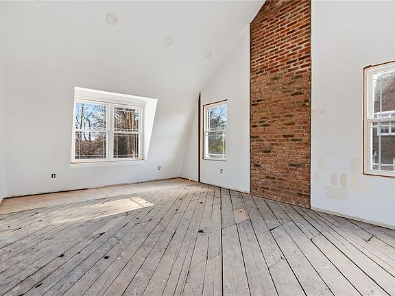 3rd image of 16 Churchill Rd