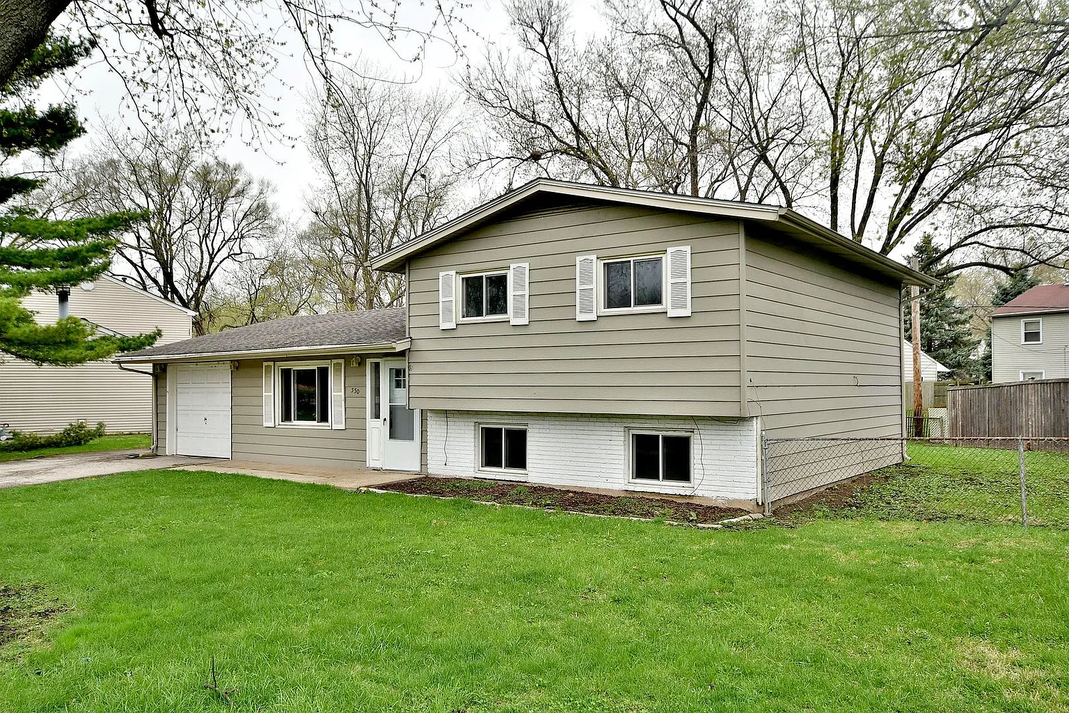 550 Spruce Rd photo 1