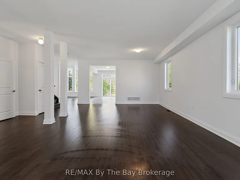 52 Amber Dr — Photo 5