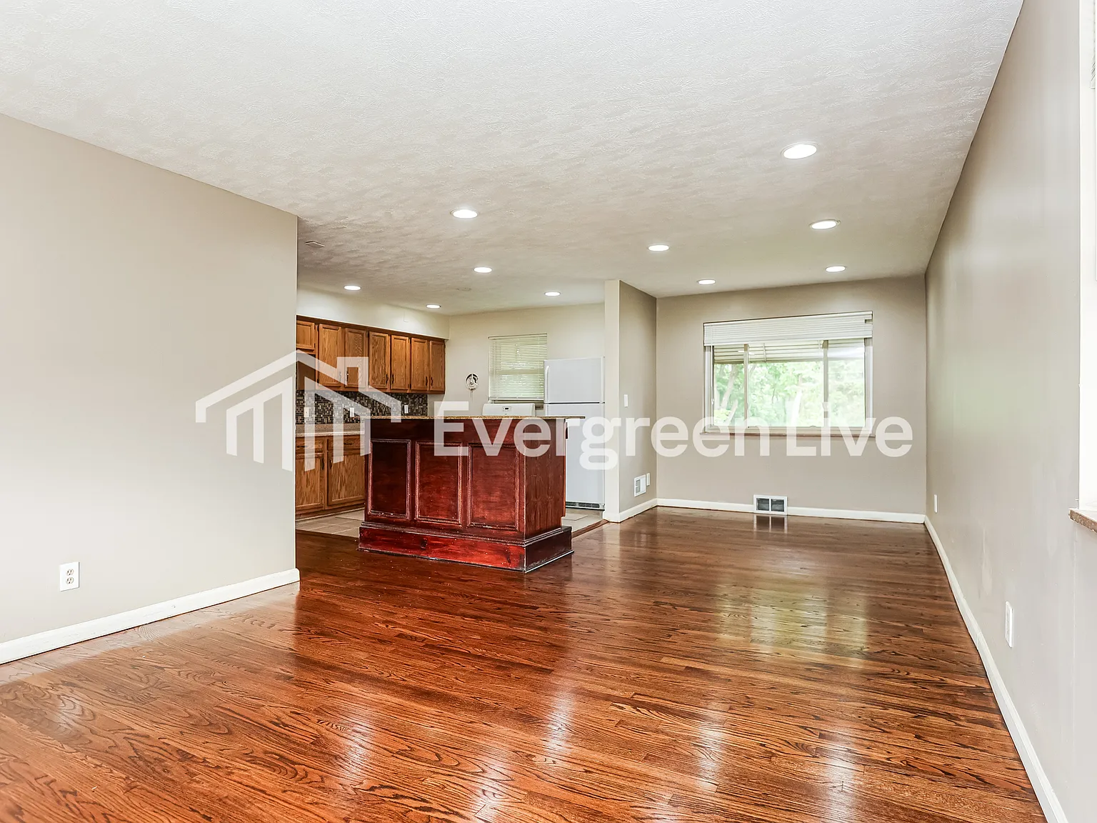 3 bed, 1.0 bath, 1307 sqft, $1,395 — Photo 4