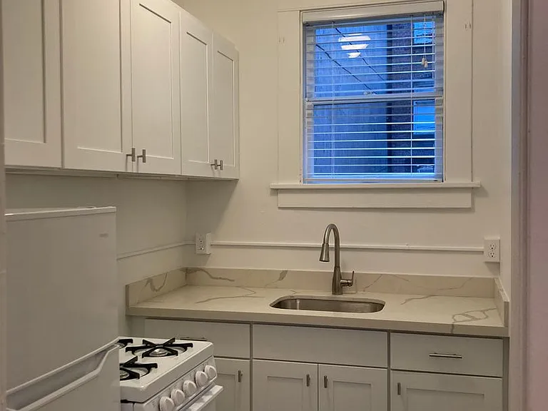 Virginian Apartments — Photo 5