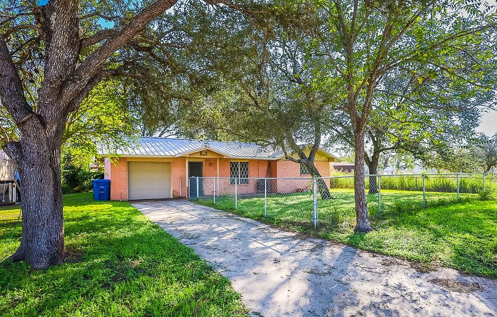 210 E Sarah St, Beeville, TX 78102 MLS 112826 Zillow
