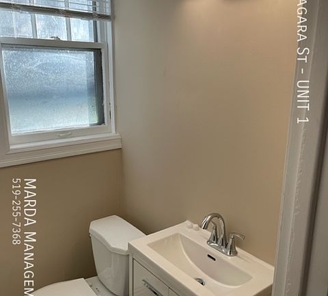 3rd image of 1315 Niagara St Unit 1