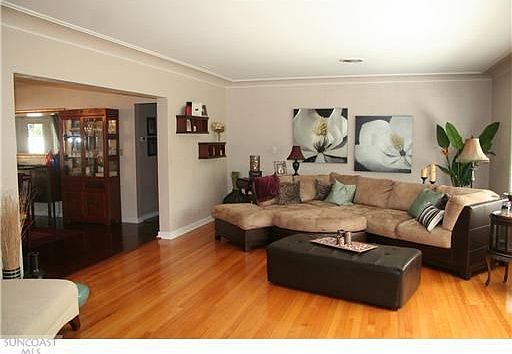3rd image of 1035 41st Ave N