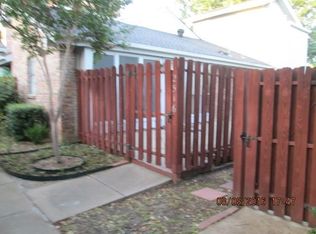 2516 Shady Ridge Dr, Bedford, TX 76021