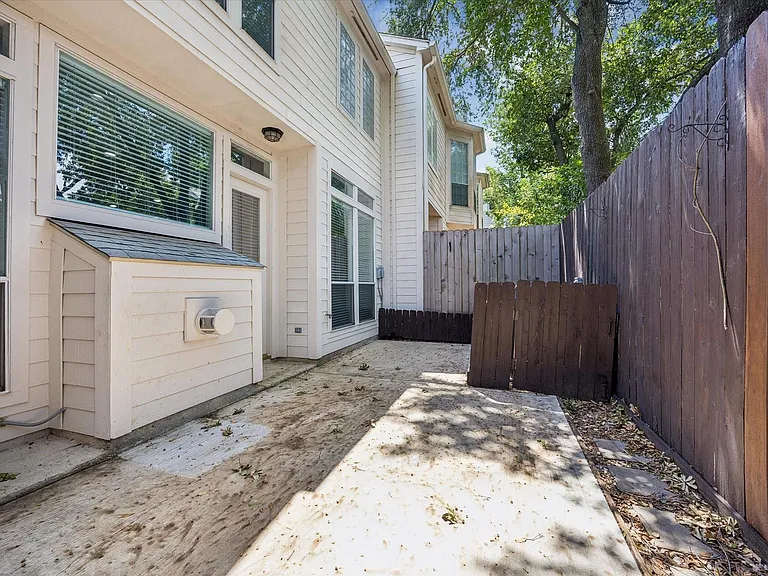 1212 W Alabama St — Photo 13