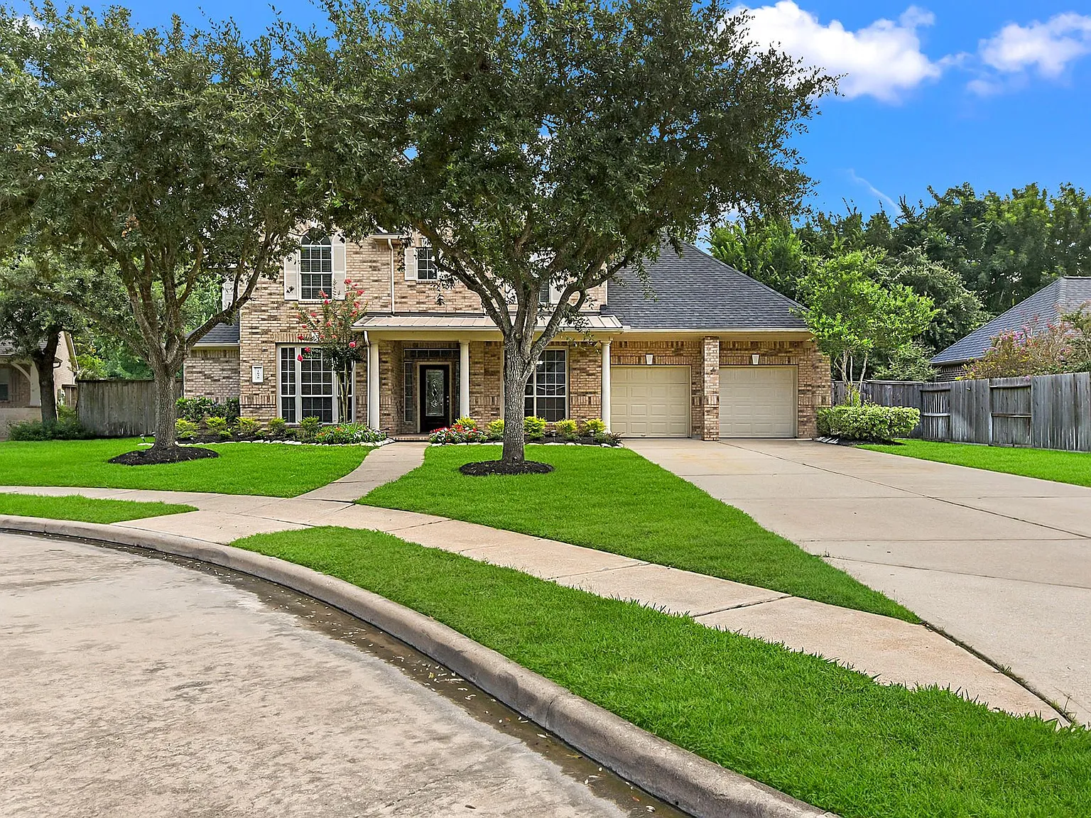 4 bed, 3.5 bath, 4012 sqft, $3,900 — Photo 2