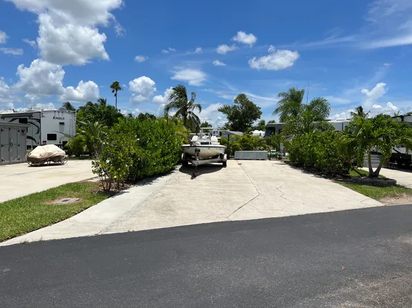 150 Smallwood Dr #63, Chokoloskee, FL 34138