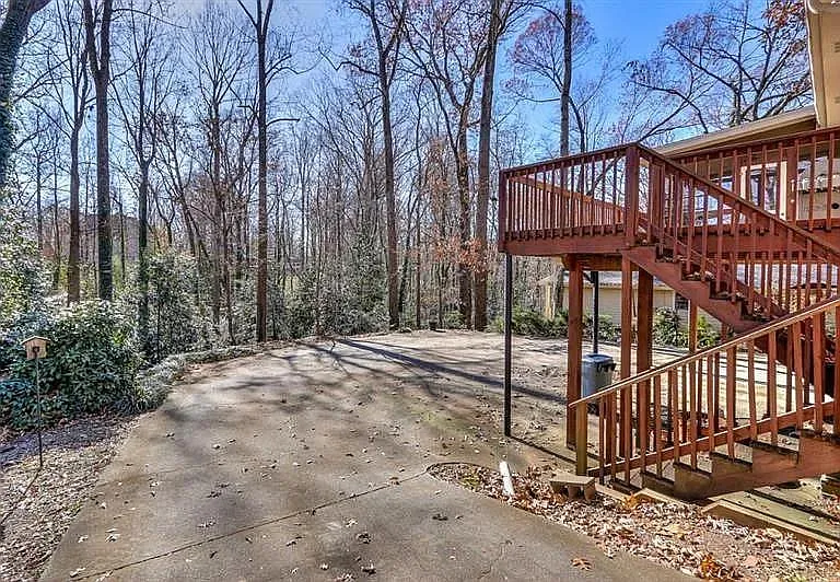 555 Greenland Rd — Photo 40
