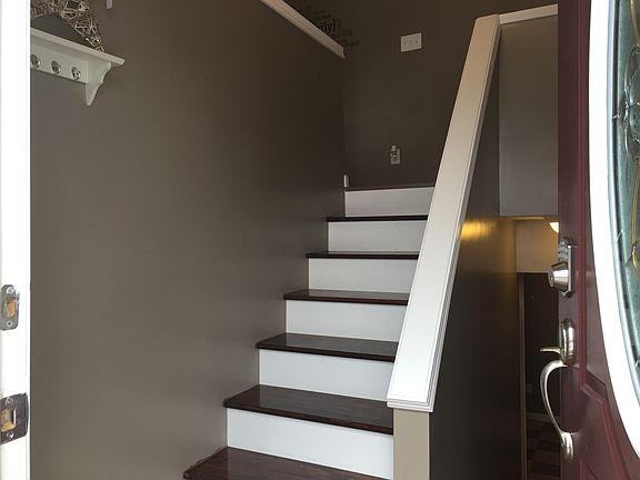 2nd image of 100 E Renee Dr