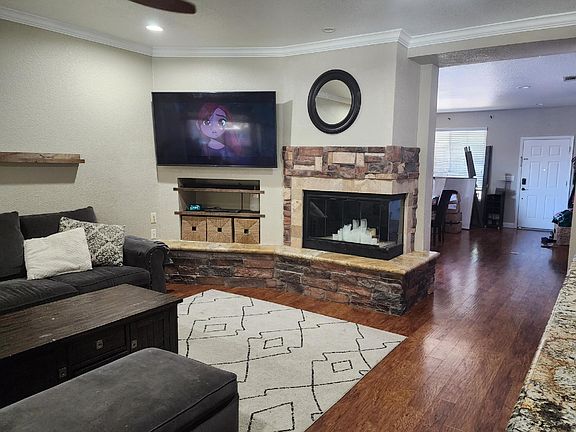 2nd image of 11 Oliveglen Ct