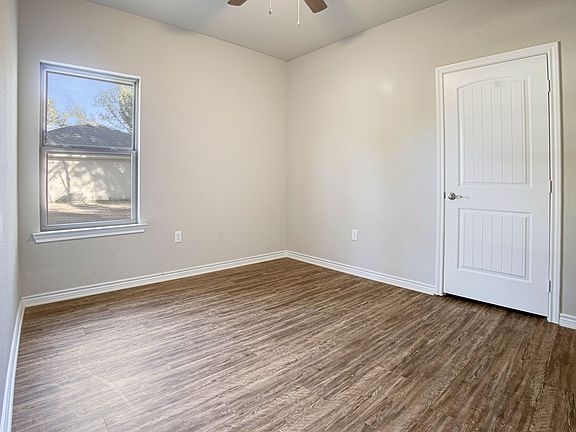 4th image of 285 E Golden Oaks Dr