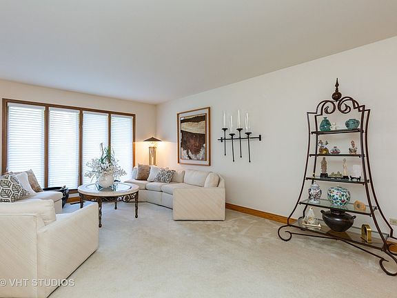 5th image of 211 Royal Ln