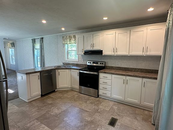 4th image of 11 Zekes Ln