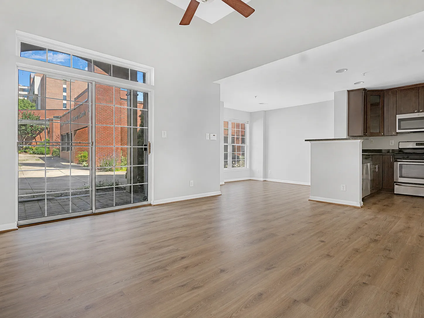 3 bed, 2.5 bath, 1850 sqft, $3,000 — Photo 4