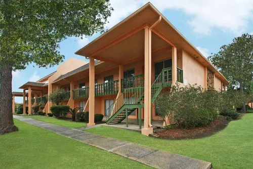 A Private Apt & Townhouse Community Photo 1