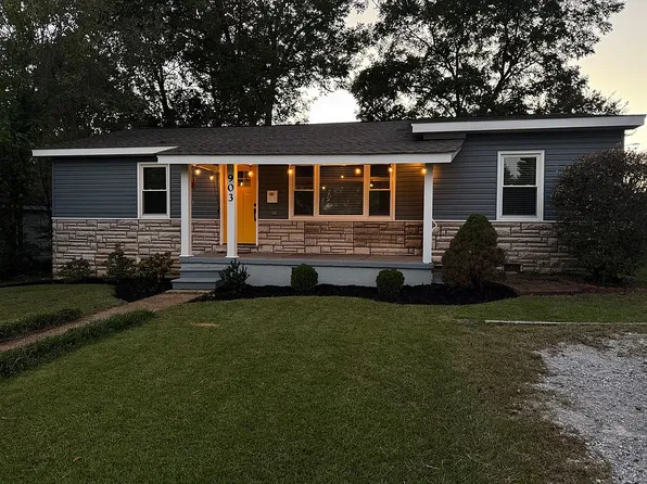 903 Dickson St, Tuscumbia, AL 35674