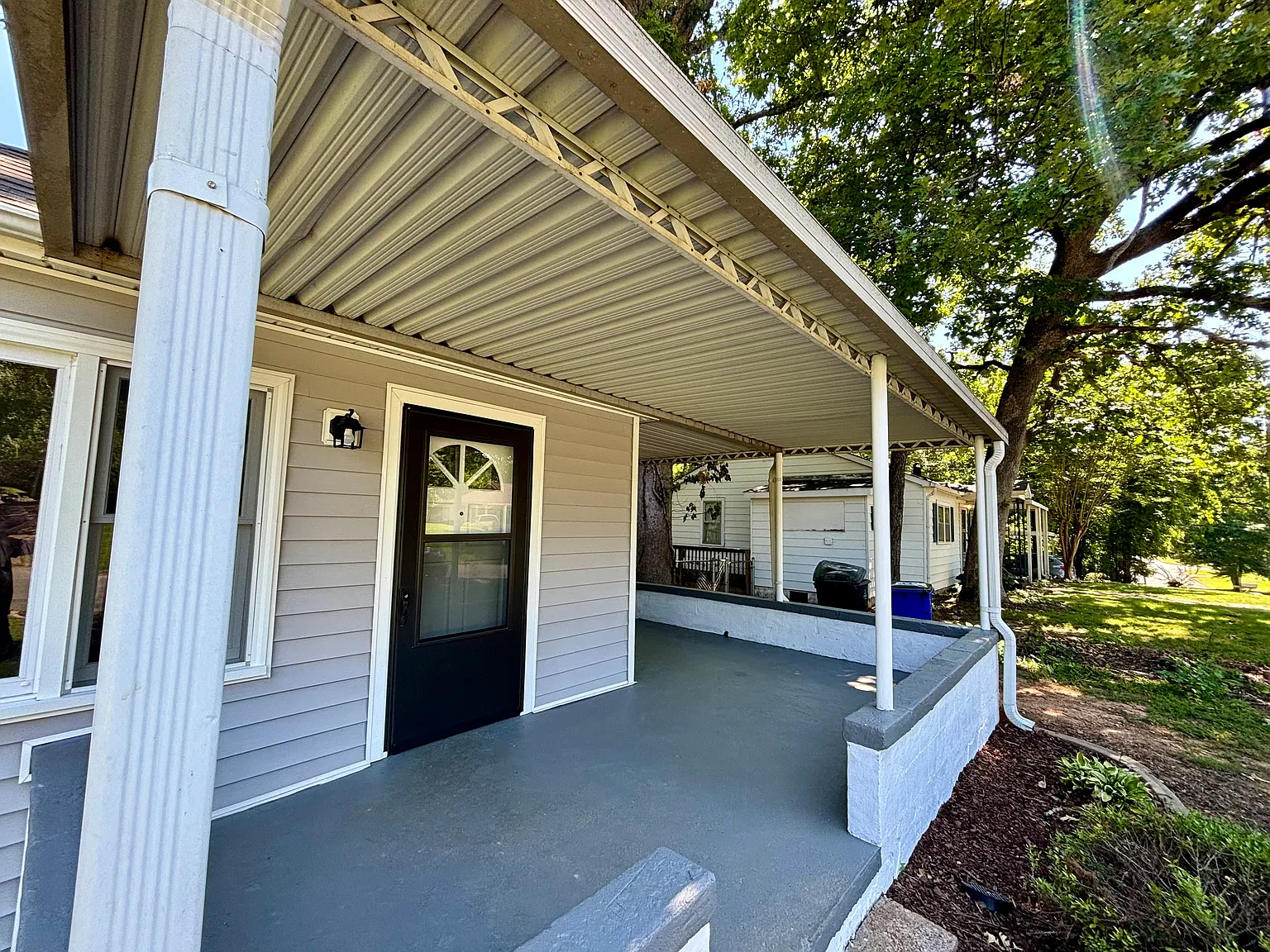 230 Hampton Ave — Photo 3