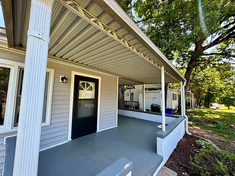 230 Hampton Ave — Photo 3