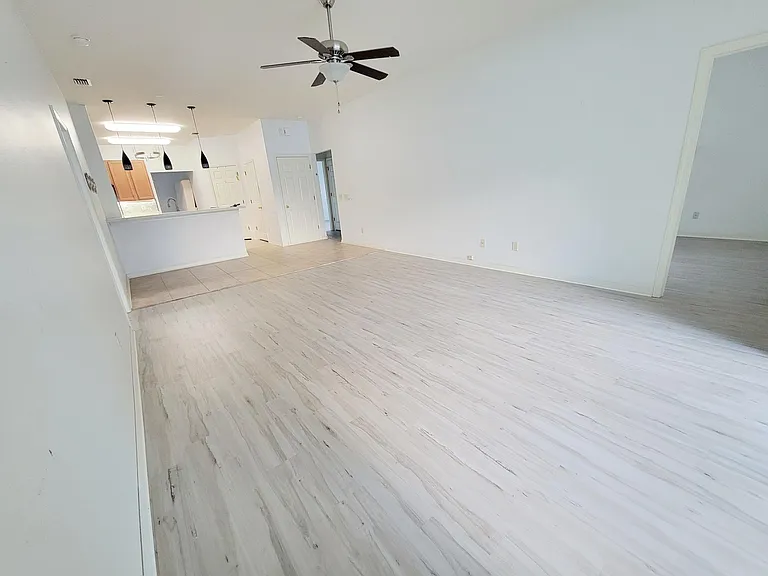 412 Summerlyn Dr — Photo 7