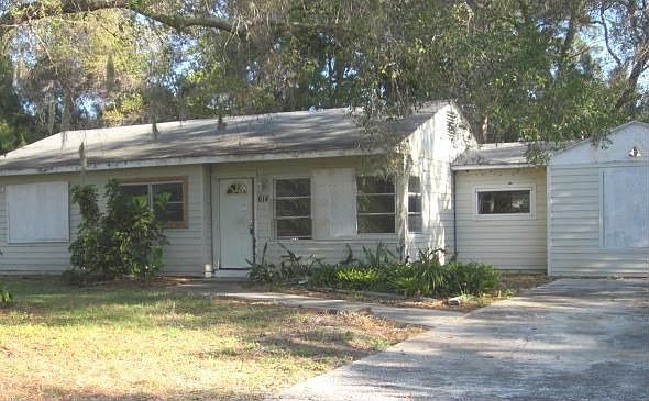 1st image of 614 McLennan St