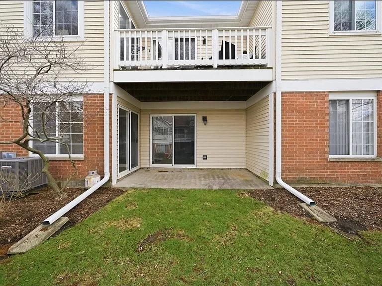 221 Norfolk Ct — Photo 17