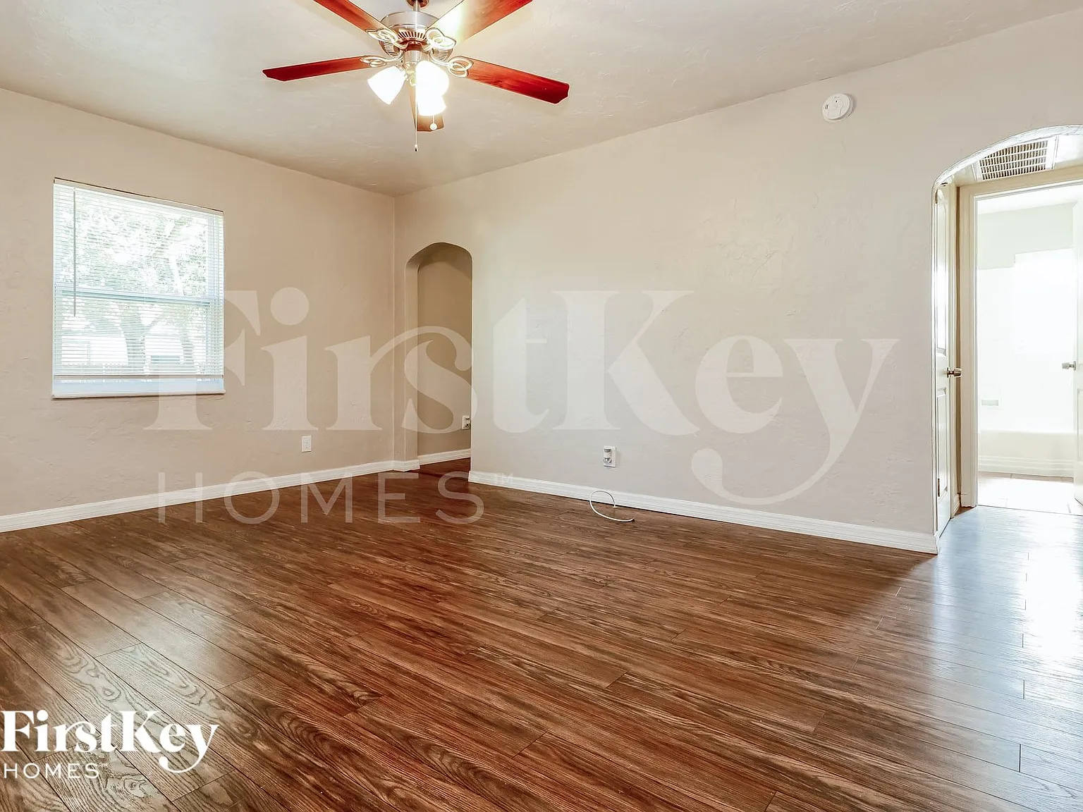 3 bed, 2.0 bath, 1212 sqft, $2,280 — Photo 4